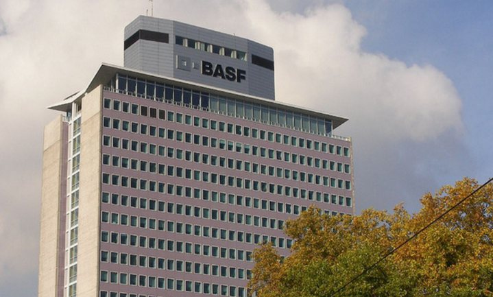 BASF mengt zich in strijd om Syngenta