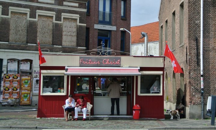 Nederlands straatbeeld verandert: minder frieten en retail, meer kebab en shoarma