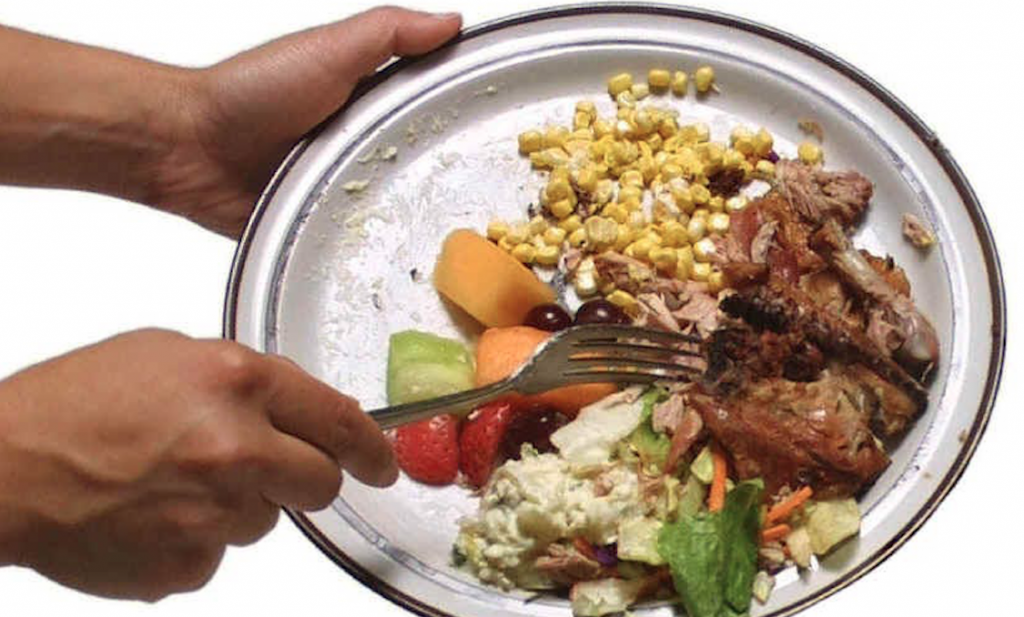 ‘Voedselverspilling consumenten twee keer zo erg als gedacht’