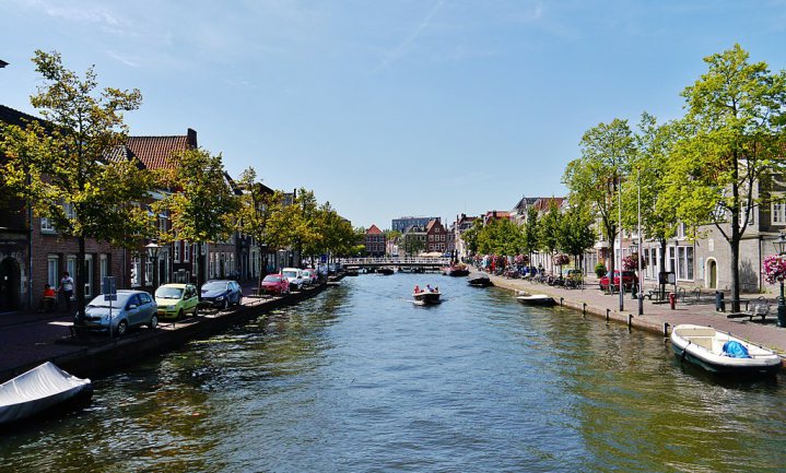 Leiden verzamelt fotootjes van drijvend vuil