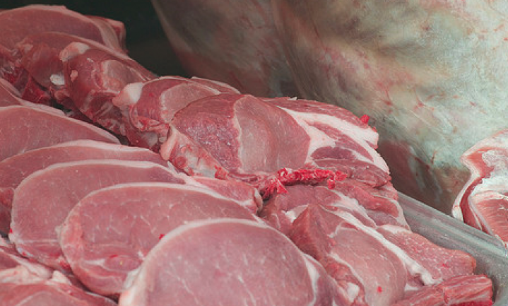 EU-commissaris Ciolos neemt pro-vlees standpunt in