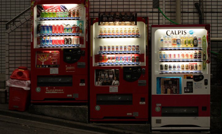 Japanse verkoopautomaten van het slot bij natuurramp