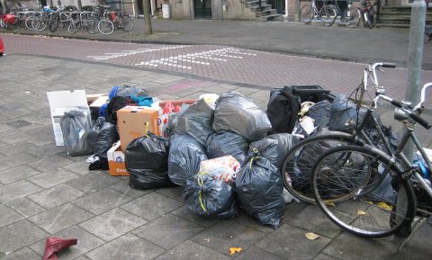 Personeelsuitval laat Amsterdam vastlopen, rijken ontvluchten Hongkong met hun huisdier