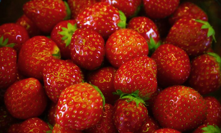 Trouw jaagt aardbeienliefhebbers schrik aan met NVWA-cijfers