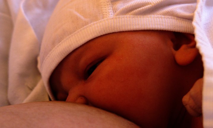 Borstvoeding helpt kinderobesitas voorkomen, zegt WHO