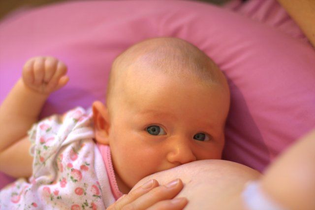 Baby krijgt met moedermelk ook nuttige bacteriën binnen
