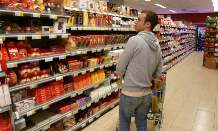 Engelstalig supermarktpersoneel weet van toeten noch blazen
