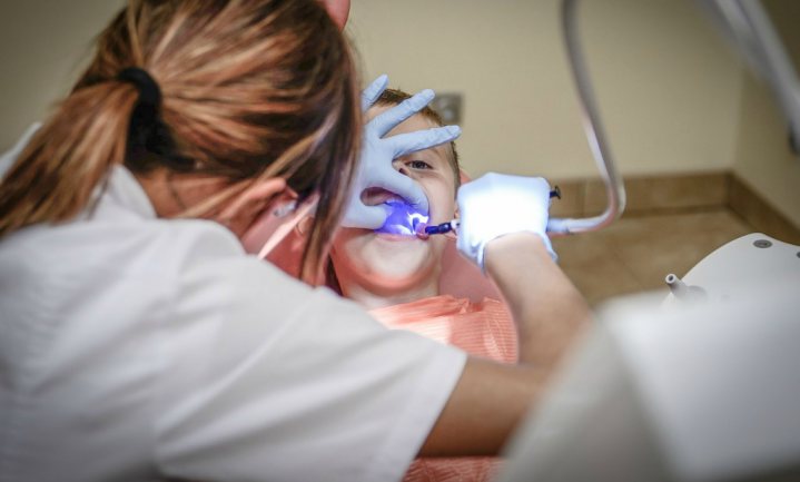 Britse tandartsen trekken 12% minder kindertanden als gevolg van frisdranktaks