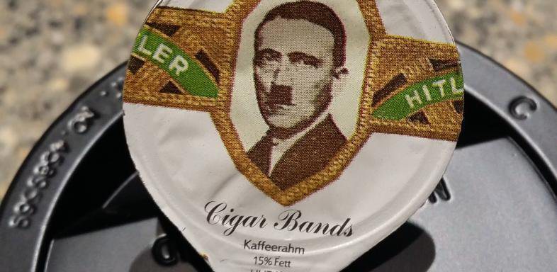 Hitler belandt per ongeluk op koffiemelk