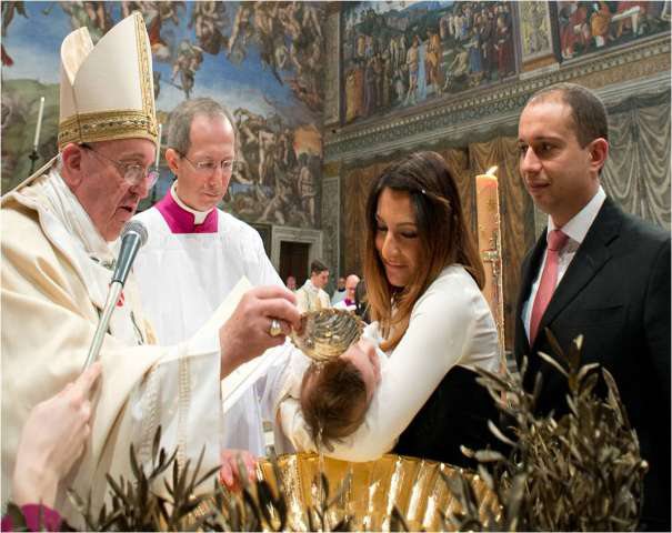 Paus laat moeders borstvoeden in de Sixtijnse kapel