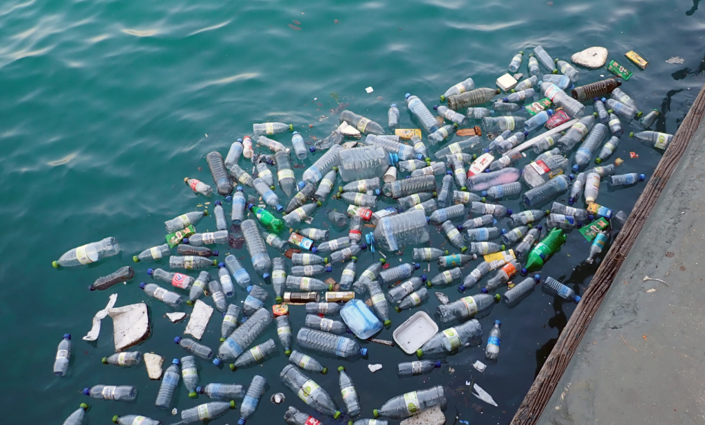 Nieuw model ziet veel minder plastic in de oceanen dan we dachten