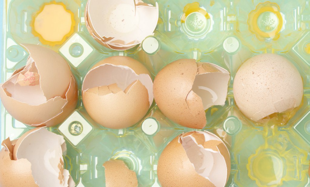 Belgische eierboeren krijgen hulp, Nederlandse moeten boeten voor fipronil