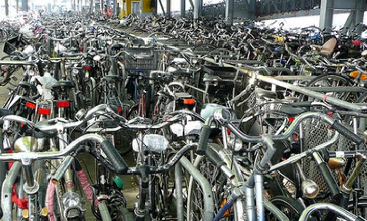 Staatssecretaris Van Veldhoven wil files bestrijden met de fiets