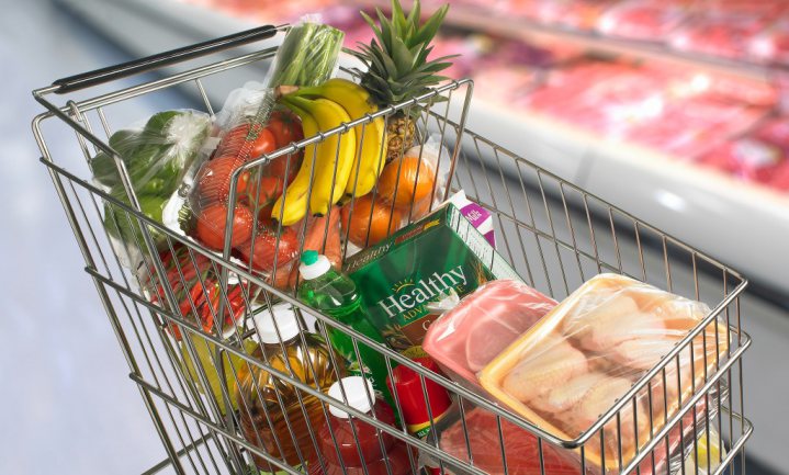 Consumenten betalen meer voor minder voedsel