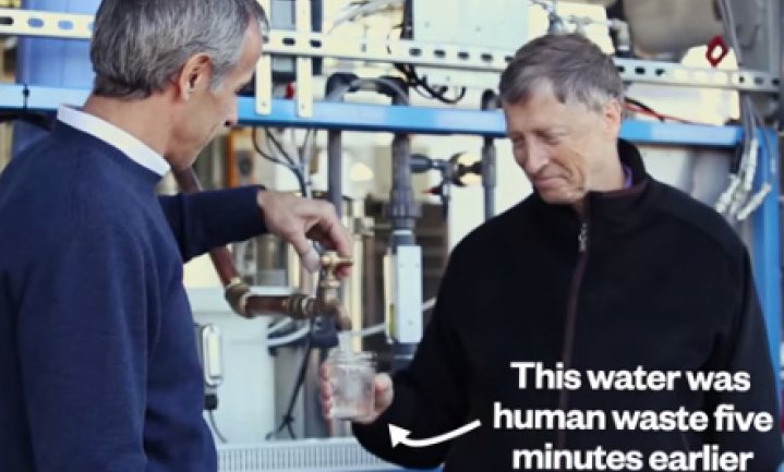 Bill Gates drinkt rioolwater