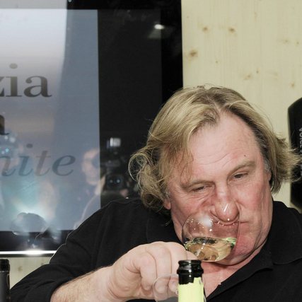 Depardieu: “Als ik me verveel… drink ik”