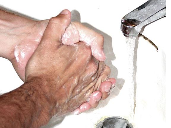 Leer handen wassen in strijd tegen gebruik antibiotica