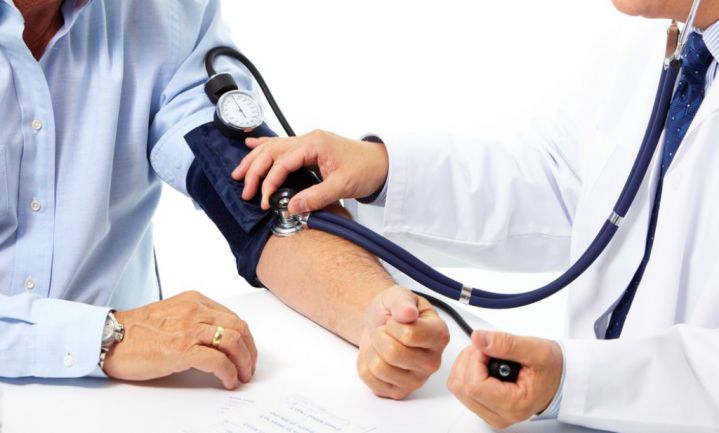 ‘Behandeling hoge bloeddruk vanaf 120 bovendruk scheelt 100.000 levens’