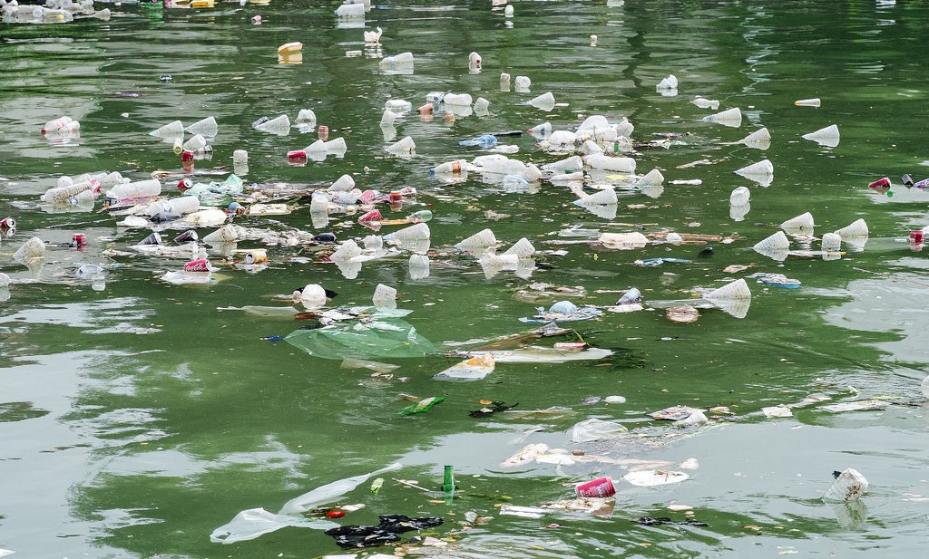 32% van alle plastic ‘lekt weg’ in milieu