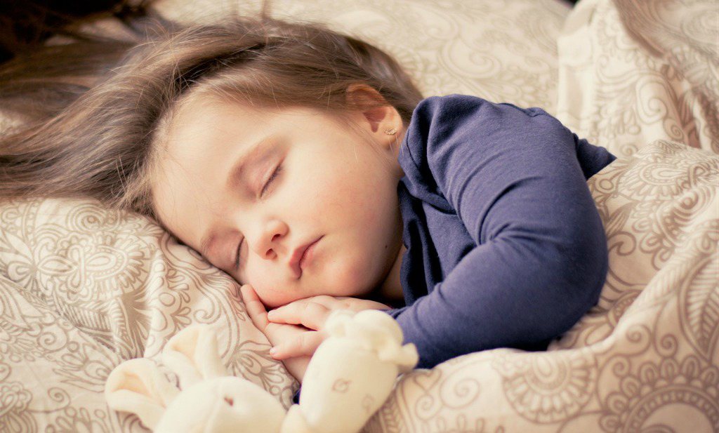 Slaap en regelmaat doet kinderen goed