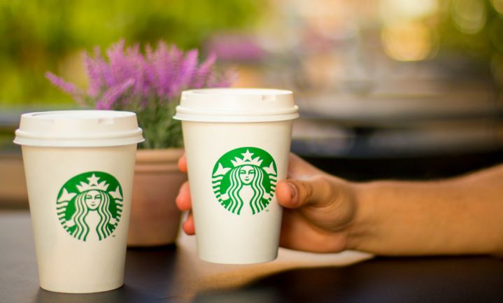 Britse Starbucks start recycling koffiebekers