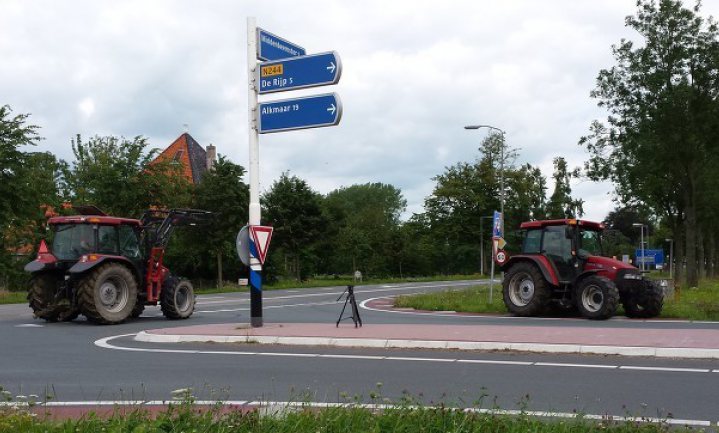 Eerste Nederlandse wegblokkade door boze boer in Beemster
