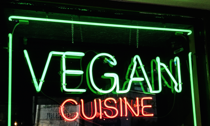 Vegan restaurant stapt over op vlees