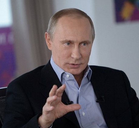 Poetin noemt sancties ‘silly’ en zegt steun toe